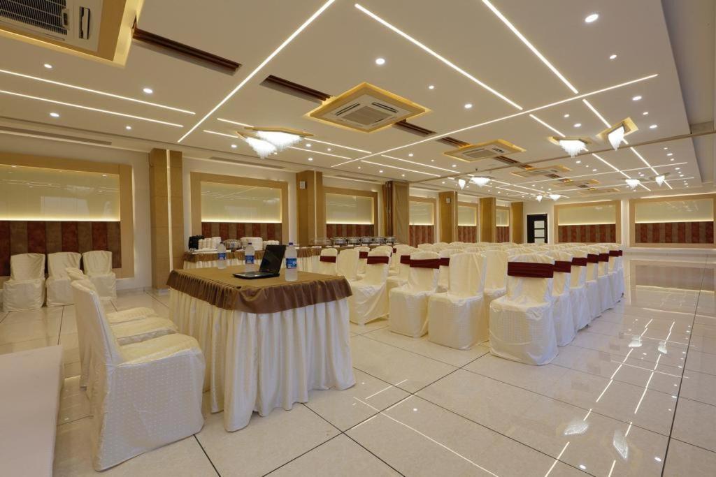 Hotel Decent Unjha Luaran gambar