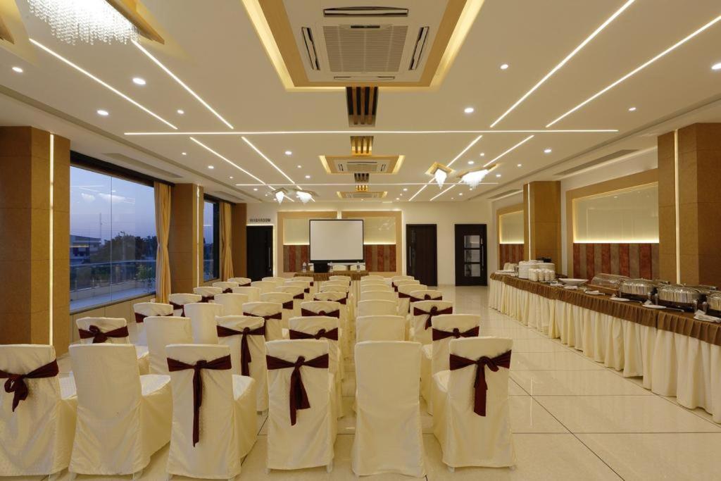 Hotel Decent Unjha Luaran gambar