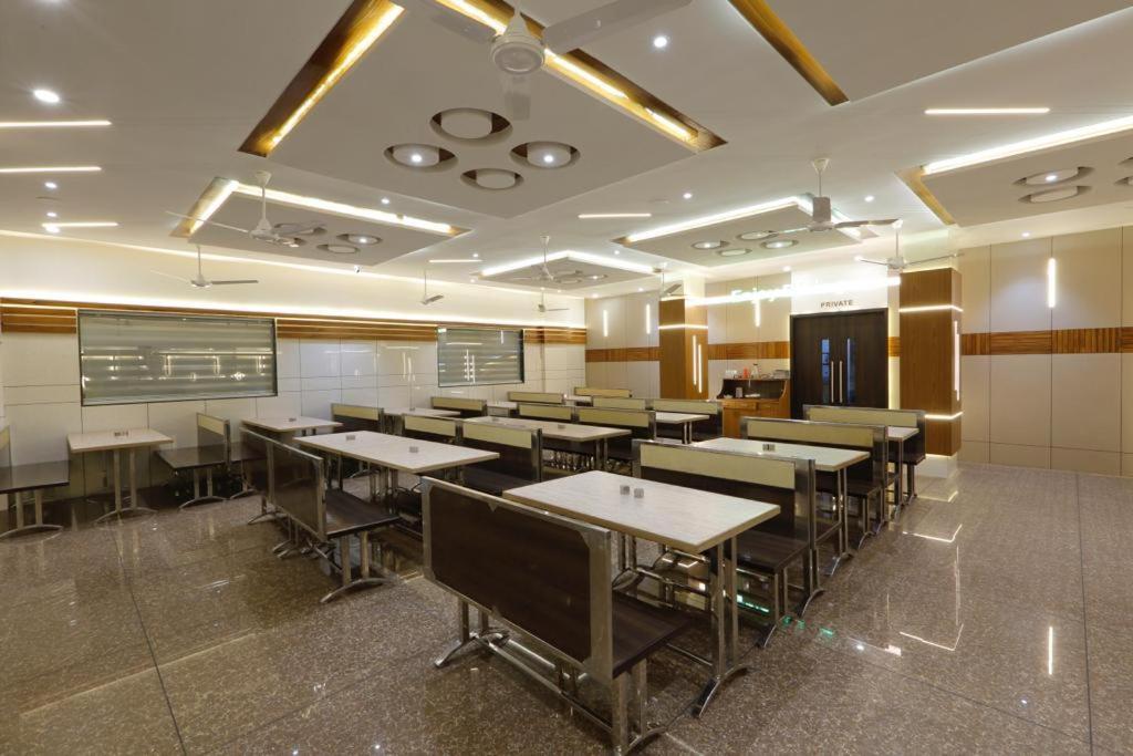 Hotel Decent Unjha Luaran gambar
