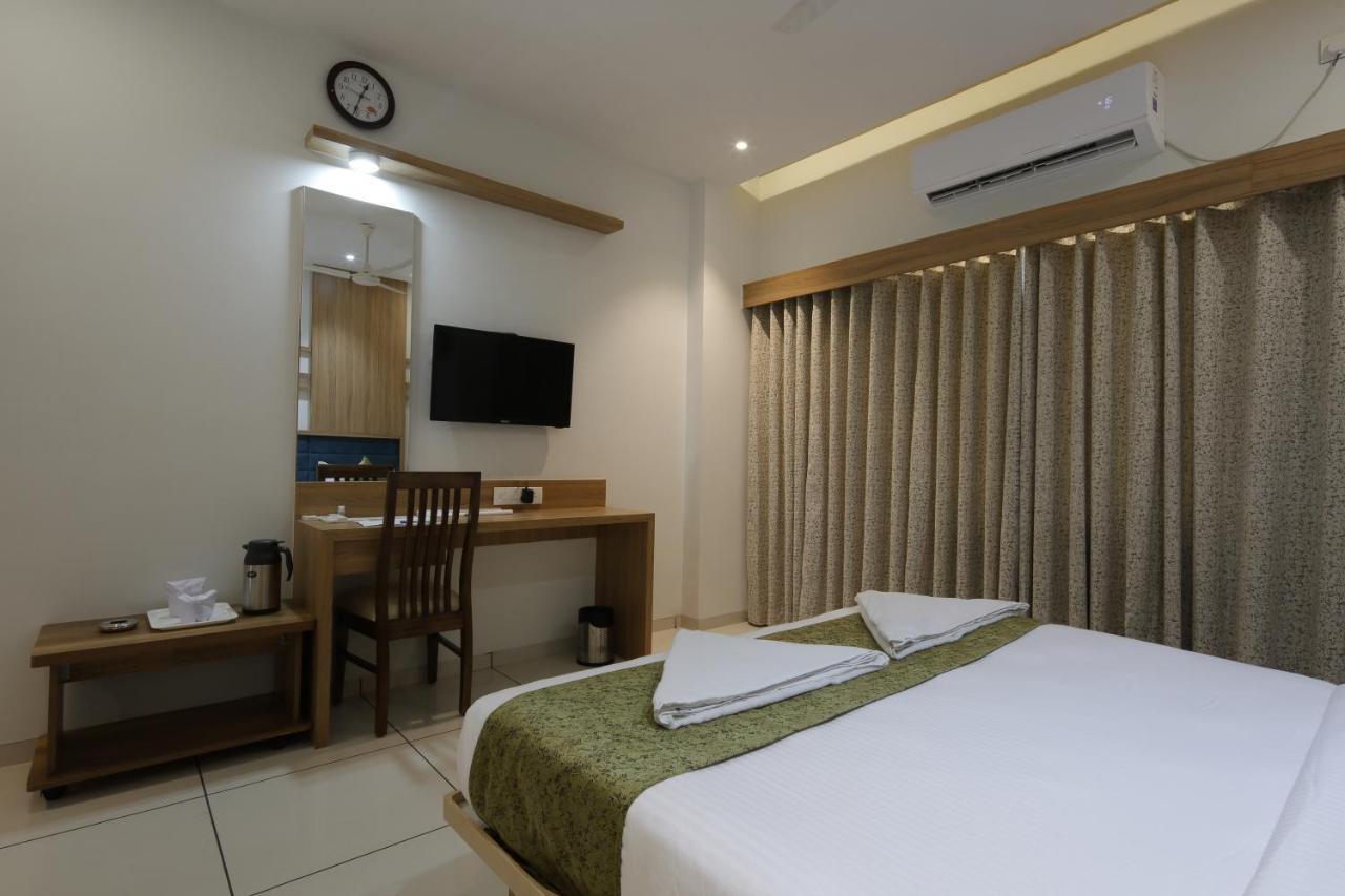 Hotel Decent Unjha Luaran gambar