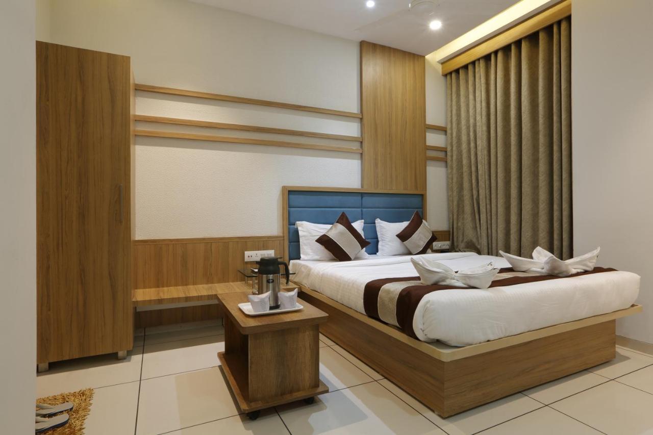 Hotel Decent Unjha Luaran gambar