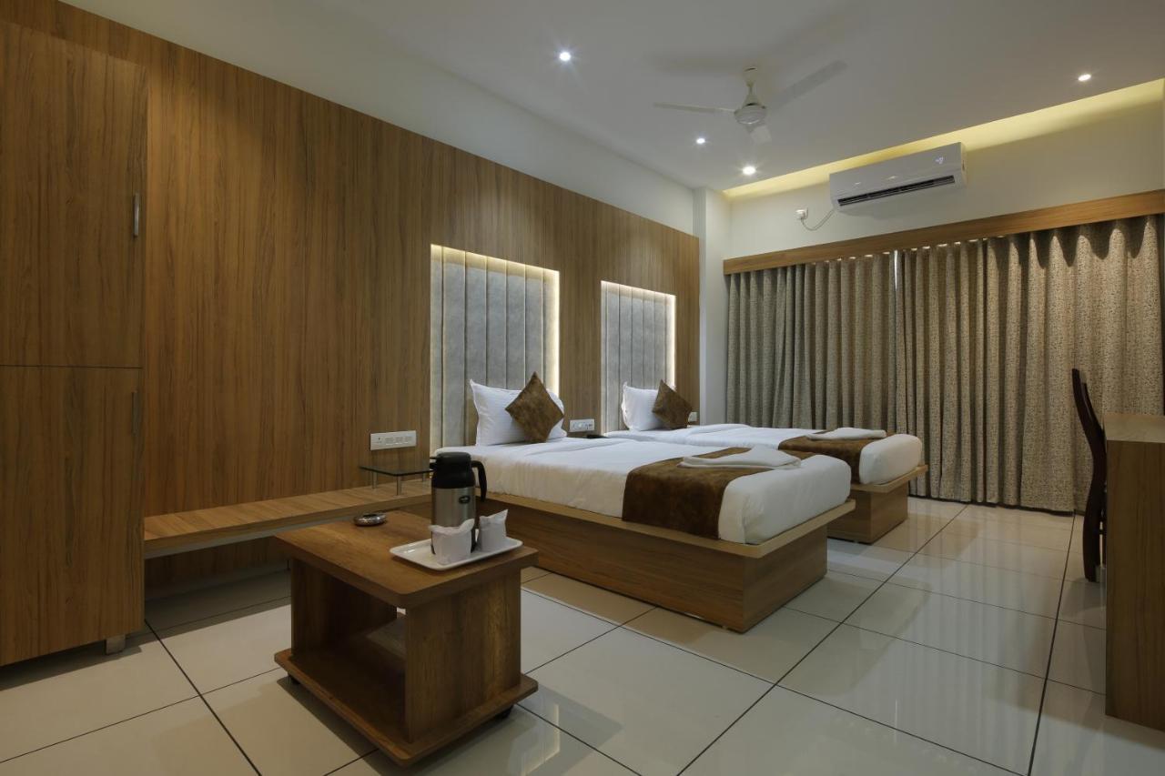 Hotel Decent Unjha Luaran gambar