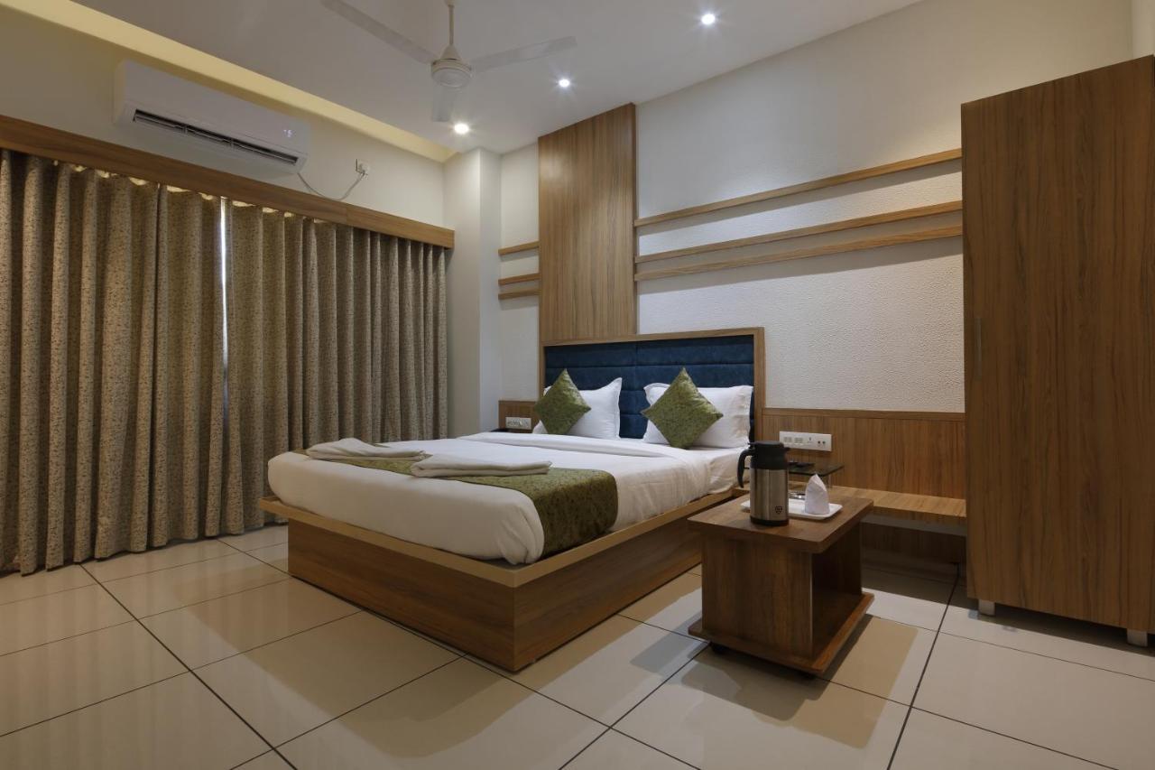 Hotel Decent Unjha Luaran gambar
