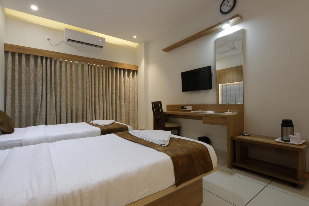 Hotel Decent Unjha Luaran gambar
