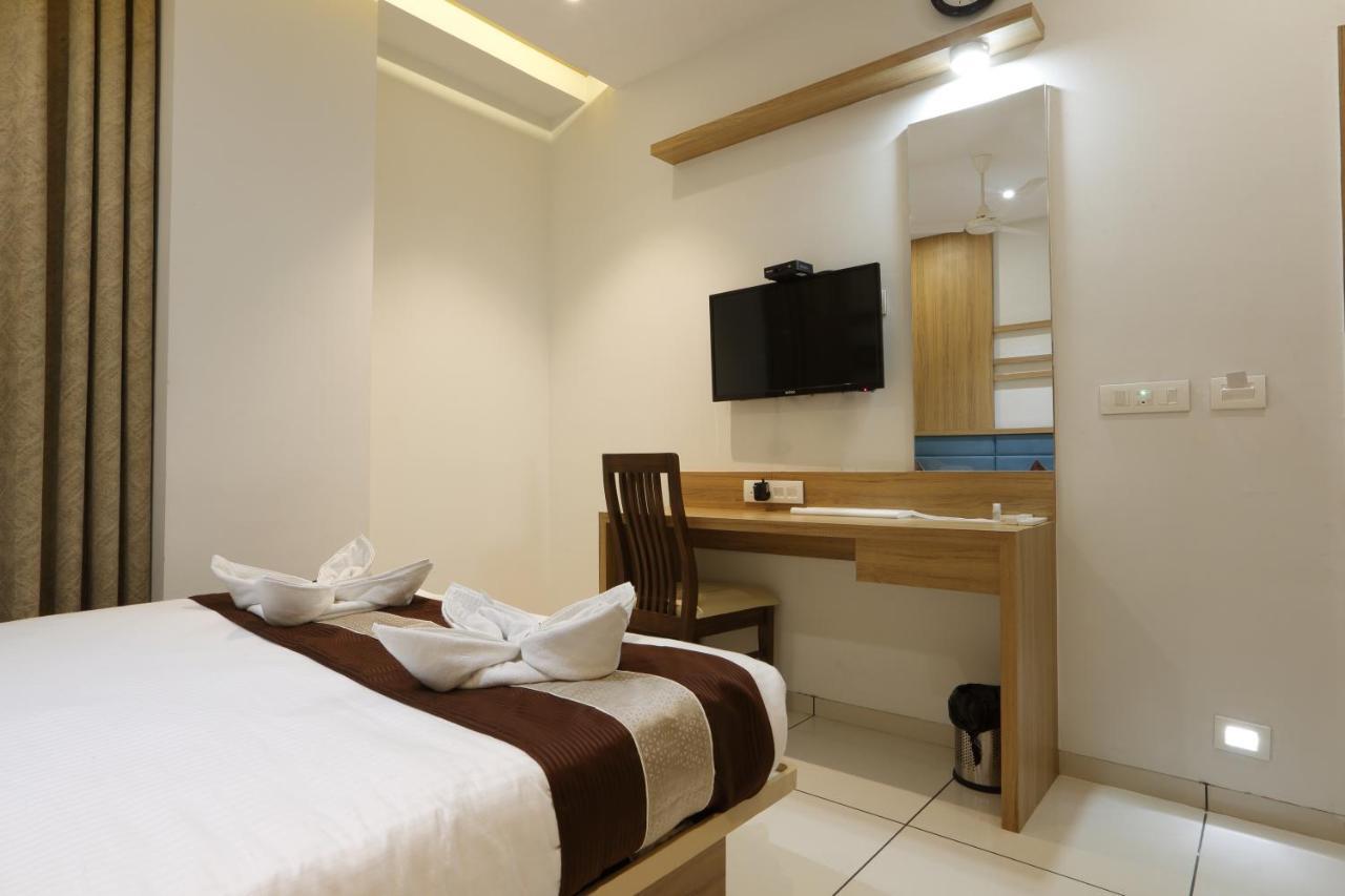Hotel Decent Unjha Luaran gambar