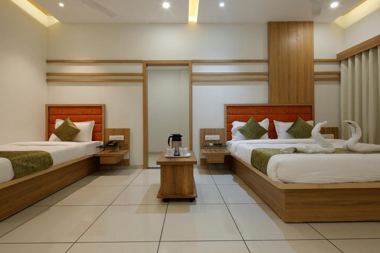 Hotel Decent Unjha Luaran gambar